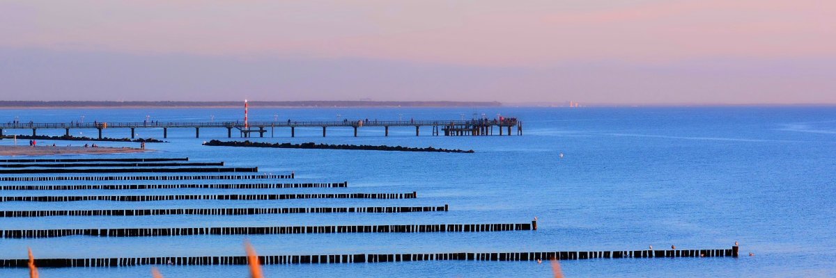 Wustrow Seebrücke und Buhnen